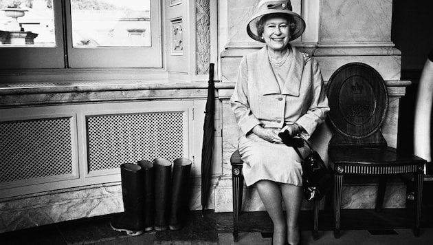 Her Majesty The Queen, Wellington Boots – London, 2001 (Bild: Bryan Adams)