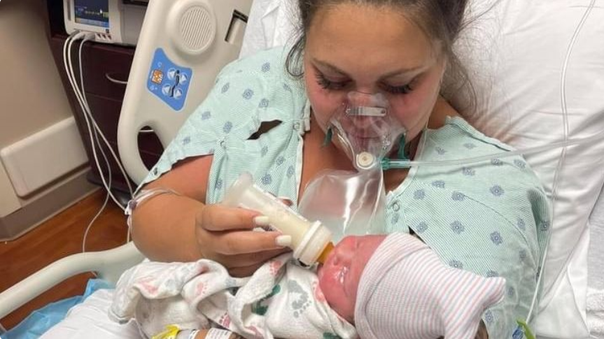 Kristen McMullen konnte ihr Neugeborenes nur kurz im Arm halten, ehe sie auf die Intensivstation gebracht wurde. (Bild: Screenshot gofundme.com)