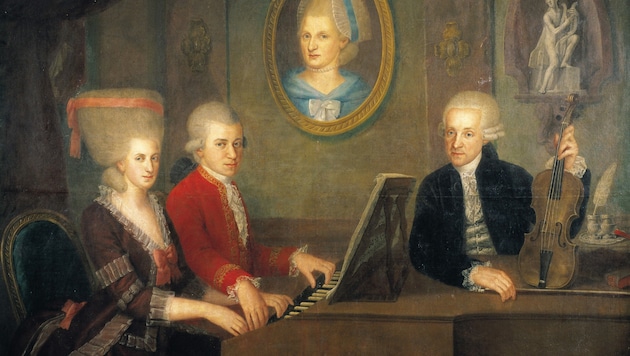 Leopold Mozart mit seinen Kindern Wolfgang und Nannerl am Klavier, das Portrait der verstorbenen Mutter an der Wand. Gemälde von Johann Nepomuk Della Croce. 1780/81 (Bild: IMAGNO/Austrian Archives)
