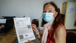 In Frankreich haben strengere Corona-Regeln und das angekündigte Ende kostenloser Tests die Impfquote weiter steigen lassen. (Bild: AFP/Sameer Al-Doumy)