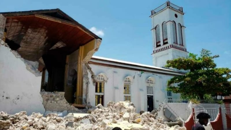 Diese Kirche in Les Cayes wurde beim Beben schwer beschädigt. (Bild: AP)