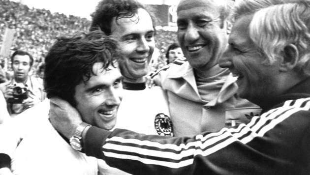 Von links: Gerd Müller , Beckenbauer, Helmut Schön und Jupp Derwall. (Bild: DPA, unbegrenzt verfügbar)
