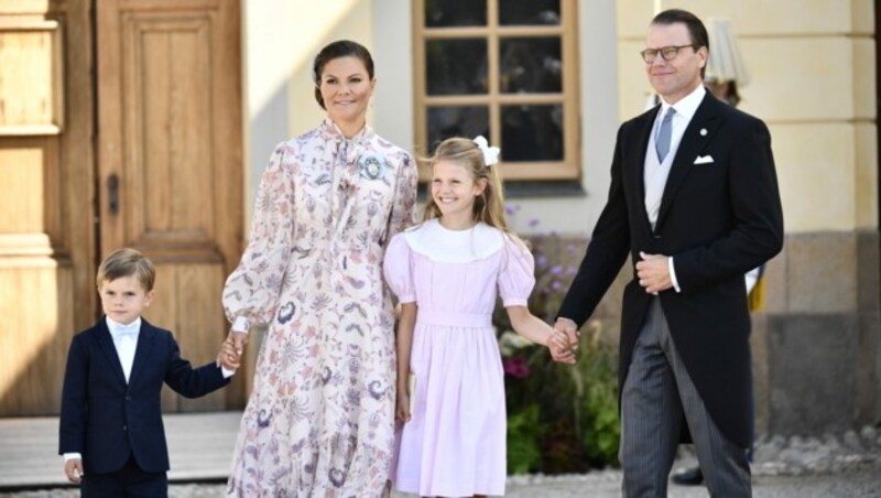 Kronprinzessin Victoria mit ihrem Ehemann Prinz Daniel und den Kindern Oscar und Estelle (Bild: Erik Simander / TT News Agency / picturedesk.com)