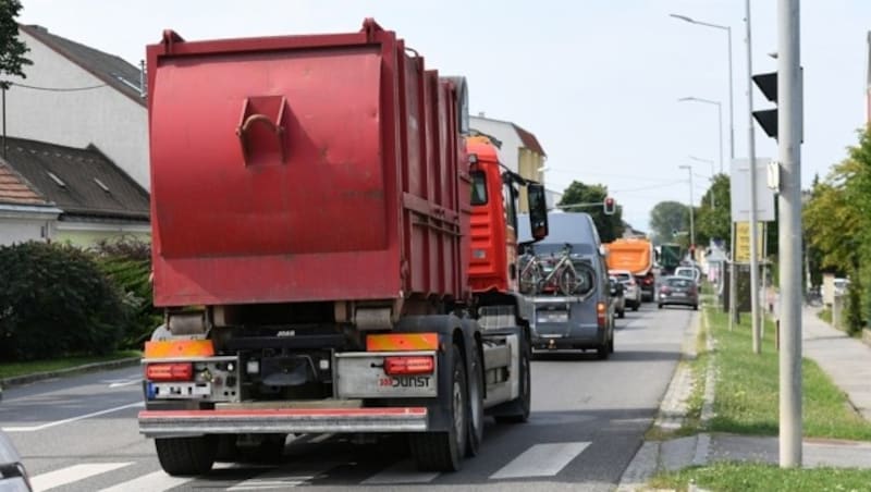 Das Verkehrsaufkommen an der derzeitgen B8 ist enorm. (Bild: P. Huber)