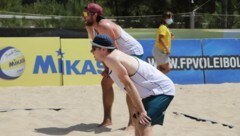 Jakob Reiter (v.) und Michael Murauer (h.) kämpften sich in Cortegaça (Por) auf Platz vier - vom gewonnen Preisgeld bleib dem Duo aber nicht viel übrig. (Bild: FIVB.com)