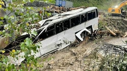 Der Bus konnte nicht aus dem Bach geborgen werden. (Bild: Wasserrettung Salzburg)