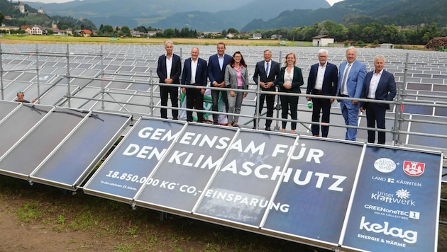 Projektpartner und Politik bei der Eröffnung des zwei Millionen Euro teuren Solarparks. (Bild: Rojsek-Wiedergut Uta)