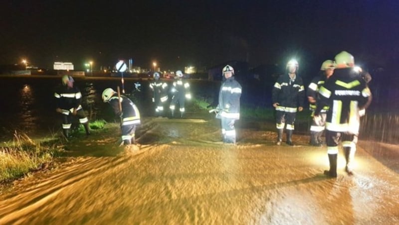 Einsatzkräfte in St. Pölten (Bild: FF Unterradlberg)