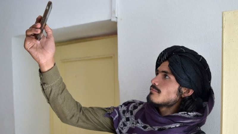 Manche Propaganda-Konten der Taliban auf Twitter haben Hunderttausende Follower. (Bild: AFP)