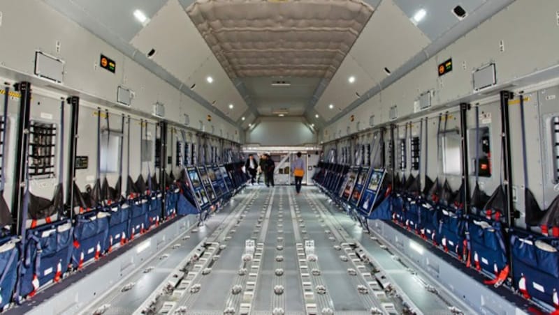 Der gewaltige Innenraum einer A400M der deutschen Bundeswehr (Bild: Airbus)