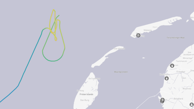 Nachdem der ältere Passagier über Bord ging, änderte die MS Europa ihren Kurs, um den Verunglückten zu finden - leider ohne Erfolg. (Bild: Screenshot marinetraffic.com)