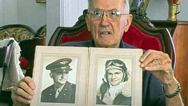 Bob Mitchell (90) gab nie die Hoffnung auf, seinen verschollenen Bruder (Fotos) zu finden. (Bild: YouTube.com/5News)