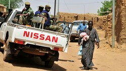 Das Militär in Burkina Faso auf Kontrollfahrt (Archivbild) (Bild: AFP)