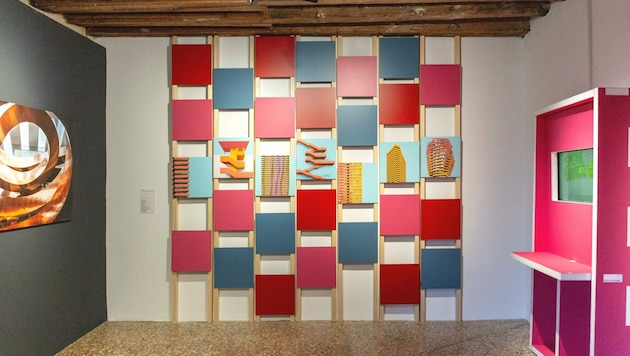 Die farbenfrohen Fassadenplatten überzeugen in Venedig. (Bild: Paul Eis)