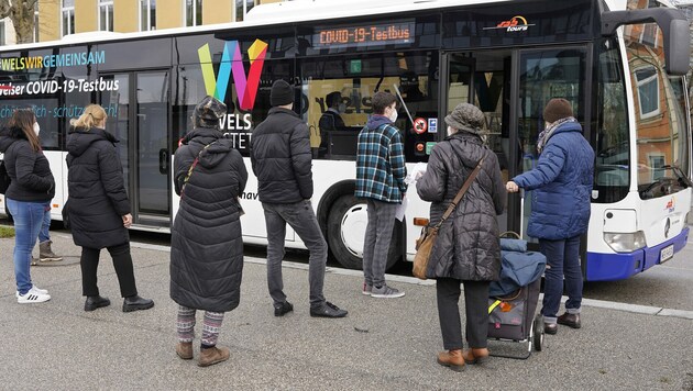 Der Welser Testbus tourt jeden Tag durch die Messestadt (Bild: gewefoto - Gerhard Wenzel)