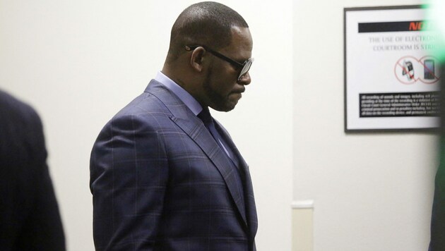 Bei einer Verurteilung muss R. Kelly mindestens zehn Jahre ins Gefängnis. Die Höchststrafe wäre lebenslängliche Haft. (Bild: AFP)