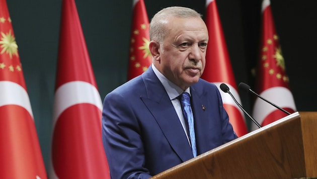 „Die Türkei hat nicht die Aufgabe, Verantwortung oder Verpflichtung, das Flüchtlingslager Europas zu sein“, sagt der türkische Präsident Recep Tayyip Erdogan. (Bild: Turkish Presidency via AP)