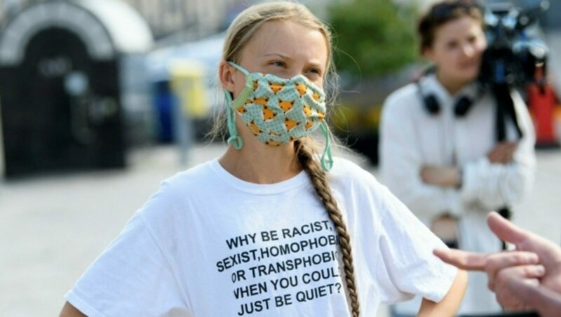 Vor drei Jahren saß Greta Thunberg zum ersten Mal auf der Straße, um auf die Folgen der globalen Erderwärmung aufmerksam zu machen. Zum Jahrestag zieht sie eine vernichtende Bilanz. (Bild: APA/AFP)