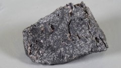 Ein Stück Neodym: Das Material wird unter anderem für Elektromotoren und Festplatten benötigt.