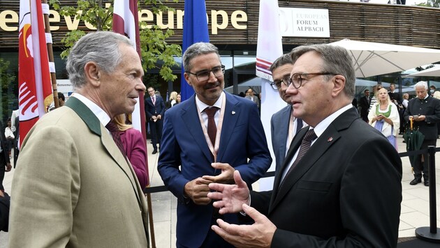 Forum-Alpbach-Präsident Andreas Treichl, Südtirols LH Arno Kompatscher und der Tiroler LH Günther Platter (von links). (Bild: Andreas Fischer)