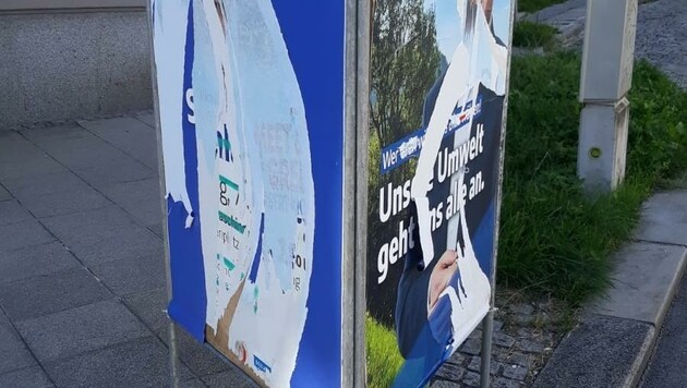 in demolierter Plakatständer der Linzer FPÖ (Bild: FPÖ)