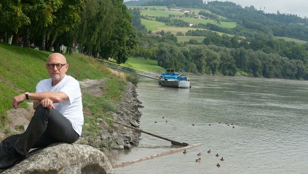 Bürgermeisterkandidat Klaus Hagenauer (l.) setzt sich für eine Kombination aus Hochwasserschutz und Badegenuss ein. Bereits 2014 hatte er sein Konzept schon einmal vorgestellt. (Bild: pro O.)