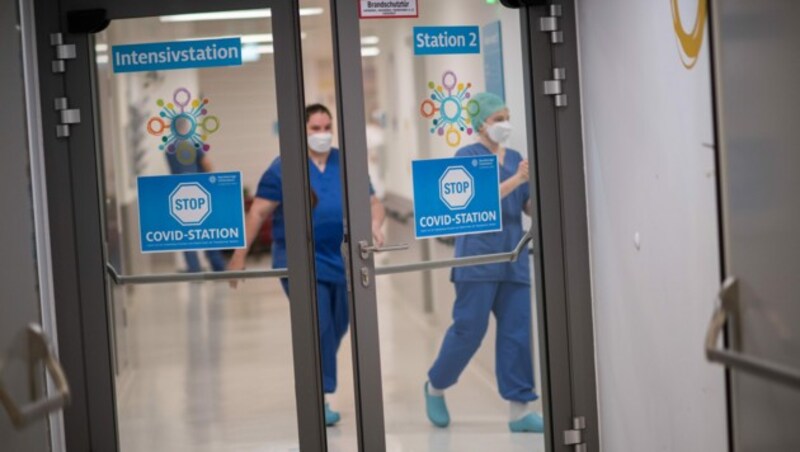 Intensivstation in einem Krankenhaus (Symbolbild) (Bild: APA/Michael Gruber)