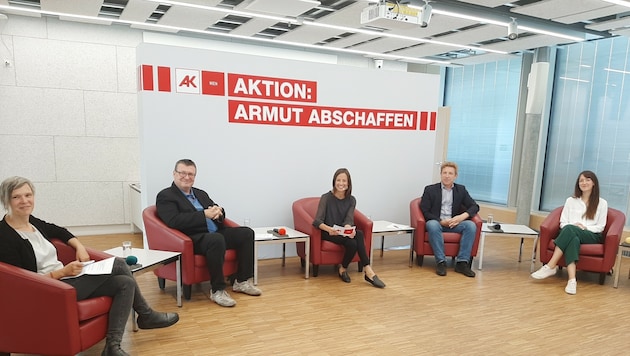Neunerhaus-Chefin Hammer, AK-Experte Ritt, Moderatorin Geiginger, Volksanwalt Achitz und „Krone“-Journalistin Dedagic (Bild: zVg)