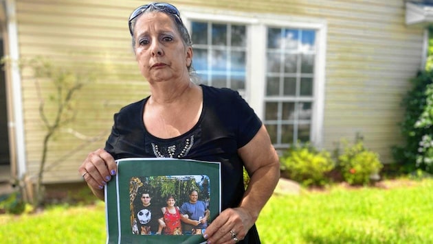 Die trauernde Mutter Lisa Brandon wirbt nach dem Tod ihrer beiden Söhne für die Corona-Impfung. (Bild: News4Jax)