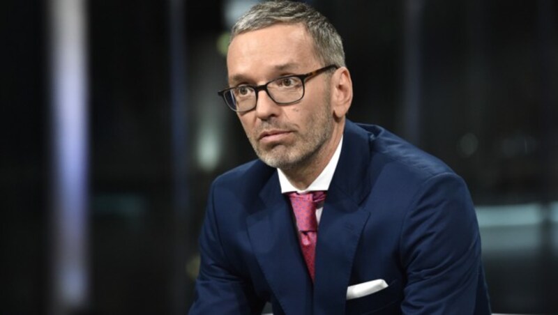 FPÖ-Bundesparteiobmann Herbert Kickl beim ORF-„Sommergespräch“ (Bild: APA/HANS PUNZ)