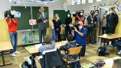 Bildungsminister Faßmann beim Besuch einer Sommerschule (Bild: APA/Herbert Pfarrhofer)