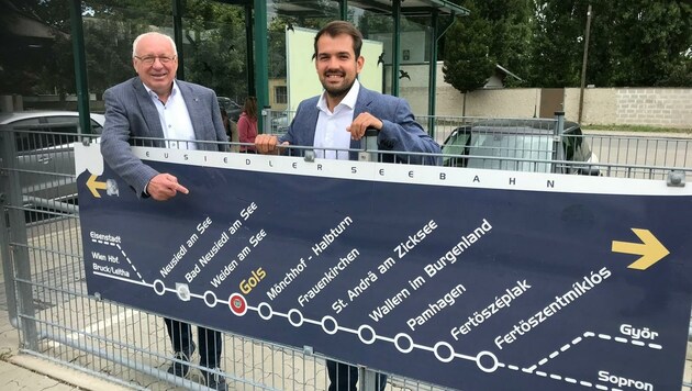 Bürgermeister Hans Schrammel und Vize-Bürgermeister Kilian Brandstätter freuen sich über den Ausbau des Bahnhofes. (Bild: Gemeinde Gols)