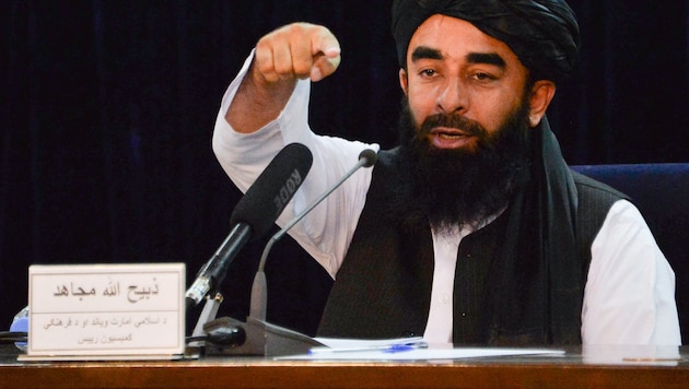 Taliban-Sprecher Sabihullah Mudschahid lässt mit fragwürdigen Erklärungen aufhorchen. (Bild: AFP/Hoshang Hashimi)