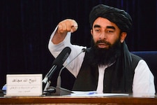 Taliban-Sprecher Sabihullah Mudschahid lässt mit fragwürdigen Erklärungen aufhorchen. (Bild: AFP/Hoshang Hashimi)