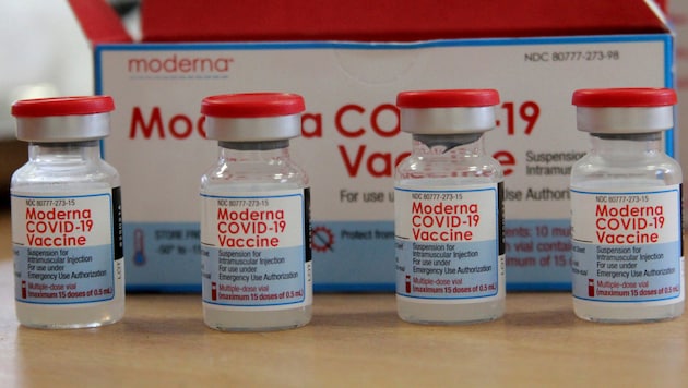 Der Biotech-Konzern Moderna meldet gute Studienergebnisse für seinen Kombi-Impfstoff gegen Corona und Grippe. (Bild: AP)