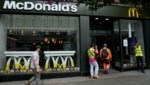 Wegen des Brexits fehlen vielen britischen Unternehmen die Arbeitskräfte. Deshalb sind bei McDonald‘s nun die Milchshakes ausgegangen. (Bild: AP)
