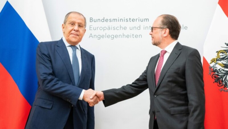 Außenminister Alexander Schallenberg empfing seinen russischen Amtskollegen Sergej Lawrow zu einem Arbeitsbesuch in Wien. (Bild: APA/Georg Hochmuth)