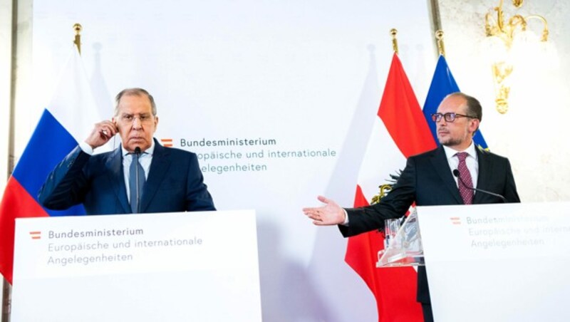 Außenminister Alexander Schallenberg bei der gemeinsamen Pressekonferenz mit seinem russischen Kollegen Sergej Lawrow (Bild: APA/APA-POOL/GEORG HOCHMUTH)