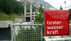 Neben der Photovoltaik muss Tirol auf die Wasserkraft setzen. (Bild: CHRISTOF BIRBAUMER)