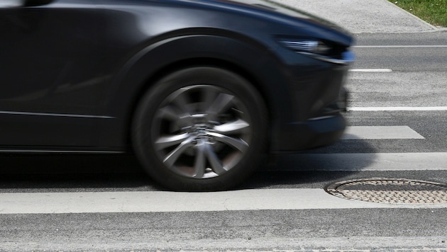 Das Auto des Pensionisten erfasste auf dem Schutzweg zwei Steirer; einer wurde verletzt. (Symbolbild) (Bild: P. Huber)