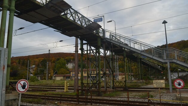 Seit Langem ist die Querung der Gleise in Unter-Purkersdorf ein weiter Weg. (Bild: zVg)