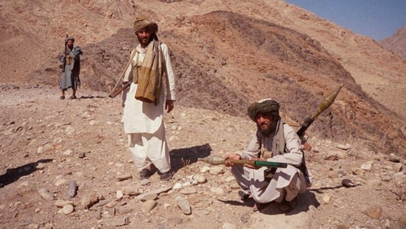 Taliban-Kämpfer in der Nähe von Jalalabad im Oktober 2001 (Bild: AFP)