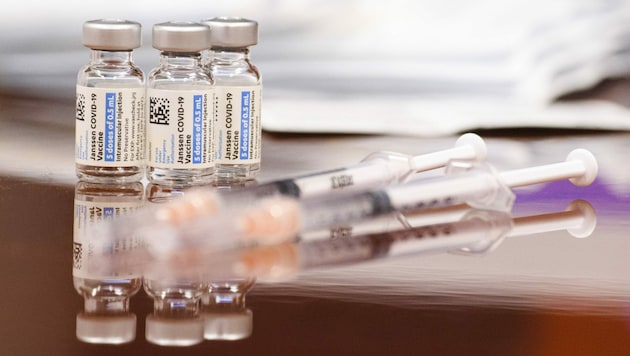Wer sich mit Johnson impfen hat lassen, braucht spätestens jetzt einen Booster. (Bild: AFP/Patrick T. Fallon)