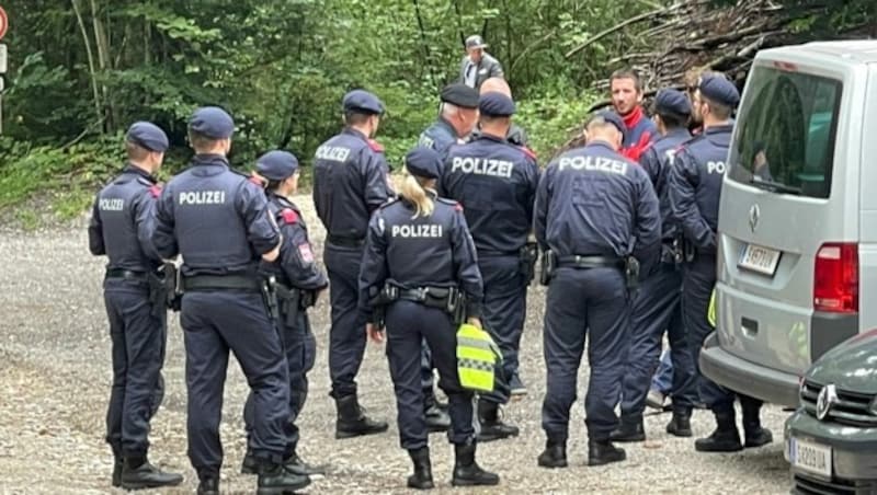 Zunächst suchten die Polizisten noch am Untersberg. Jetzt wurde der Bosnier in Zederhaus gefunden. (Bild: Markus Tschepp)