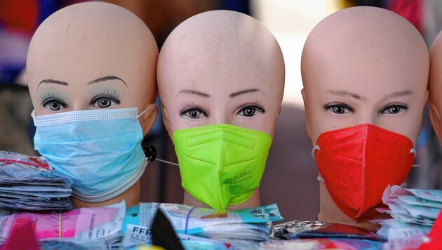 Bunter Punkt: Eine Ausweitung bei der Maskenpflicht für Innenräume wird bald erwartet. (Bild: Wolfgang Spitzbart)