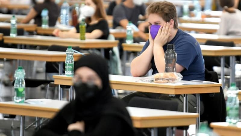 Aufnahmetest für die Medizinische Universität Wien im Juli 2021 (Bild: APA/ROLAND SCHLAGER)