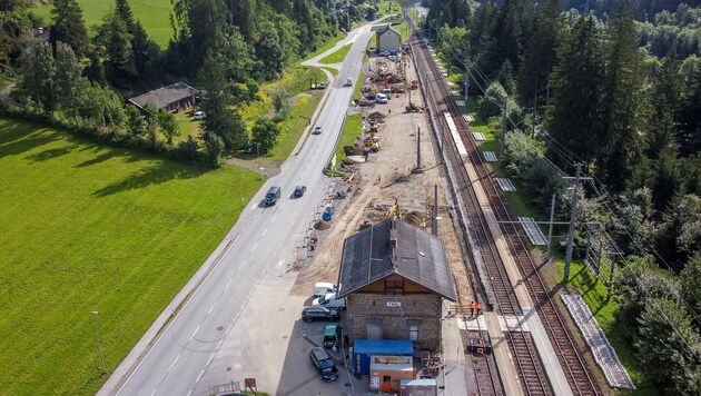 Die Umbauarbeiten beim Bahnhof in Thal-Assling sind bereits in vollem Gang. (Bild: ÖBB/Brunner Images)