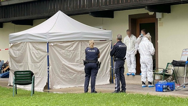 Ermittler damals am Tatort in Wörgl. (Bild: APA/ZOOM-TIROL)