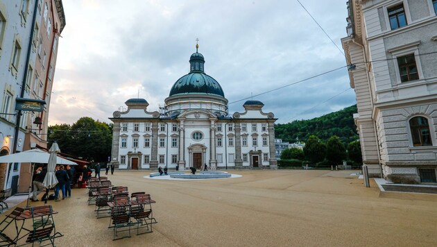 Der neue, gelbe Asphalt auf dem Kajetanerplatz (Bild: Tschepp Markus)