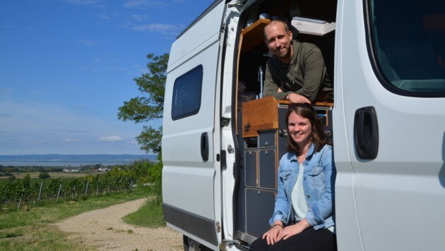 Moses Gsellmann und Anna Mühlberger werden ein Jahr mit Olaf durch die Welt reisen. (Bild: Charlotte Titz)